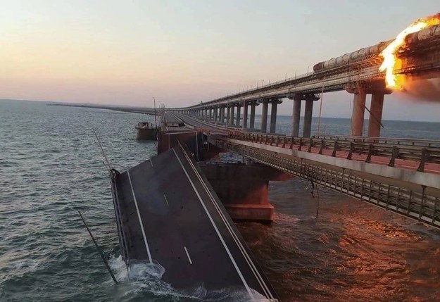 Zniszczony Most Krymski /UKRAINE SECURITY SERVICE HANDOUT /PAP/EPA