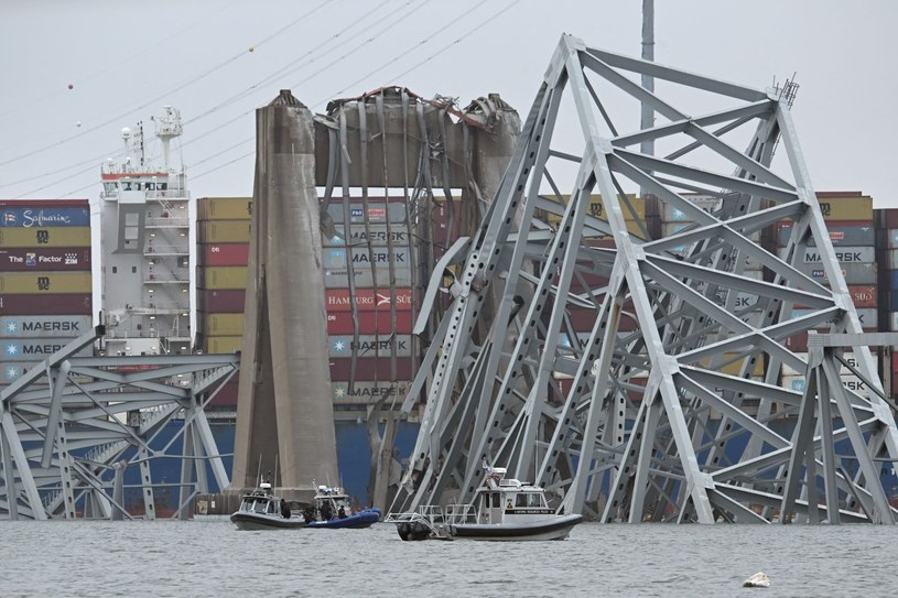Zniszczony most w Baltimore może oznaczać poważne problemy dla producentów samochodów. /JIM WATSON /AFP