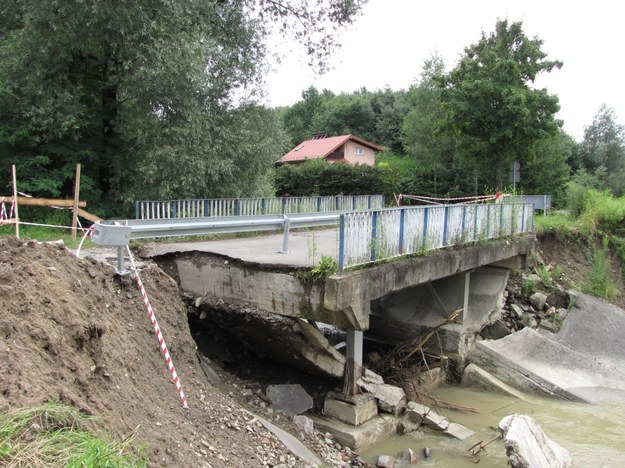 Zniszczony most w Myślcu &nbsp; /Maciej Pałahicki /RMF FM