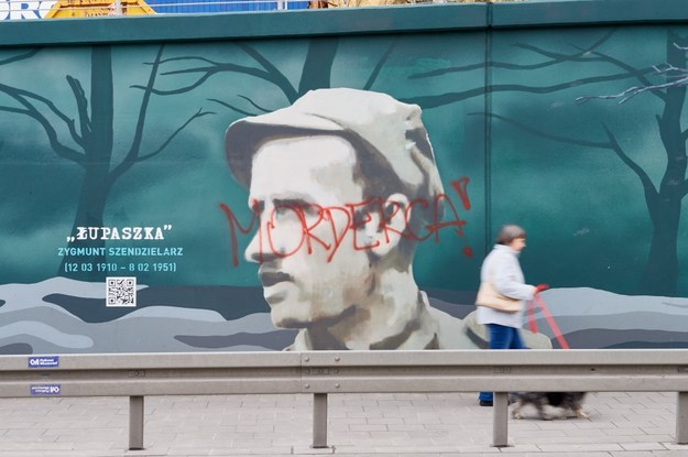 Zniszczony mural z portretem majora Zygmunta Szendzielarza ps. "Łupaszko" przy Al. Żołnierzy Wyklętych w Gdańsku /Adam Warżawa /PAP