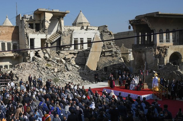 Zniszczony plac czterech kościołów w Mosulu /	ALESSANDRO DI MEO /PAP/EPA