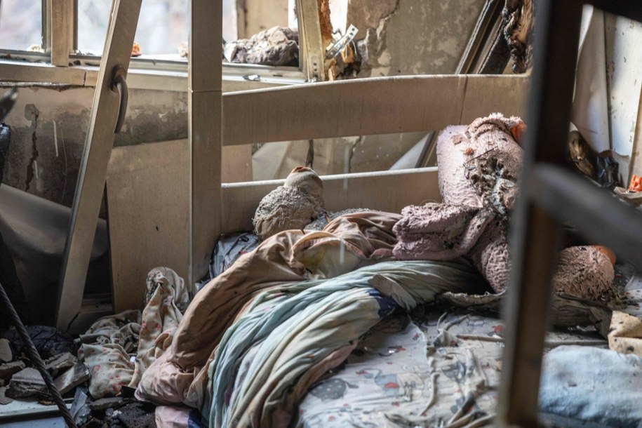 Zniszczony pokój w bloku mieszkalnym w Odessie, 31 grudnia 2025 /OLEKSANDR GIMANOV/AFP