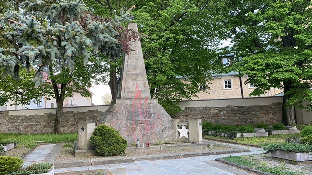 Zniszczony pomnik Armii Czerwonej /Łukasz Zakrzewski /RMF MAXXX