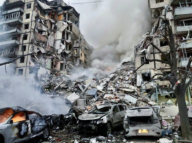 Zniszczony przez Rosjan blok w mieście Dniepr /STATE EMERGENCY SERVICE OF UKRAINE / HANDOUT  /PAP/EPA