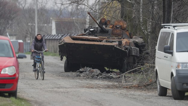 Zniszczony rosyjski czołg w Rusaniwce pod Kijowem /SERGEY DOLZHENKO /PAP/EPA