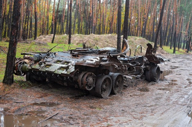 Zniszczony rosyjski czołg /Evgen Kotenko /PAP/UKRINFORM