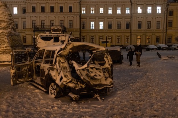 Zniszczony rosyjski sprzęt wojskowy w Kijowie /ROMAN PILIPEY /PAP/EPA