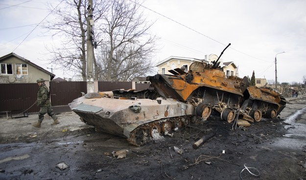 Zniszczony rosyjski sprzęt wojskowy /STANISLAV KOZLIUK /PAP/EPA