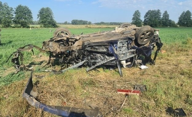 Zniszczony samochód po wypadku /Policja