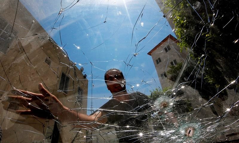 Zniszczony samochód w Strefie Gazy /MOHAMMED SABER  /PAP/EPA