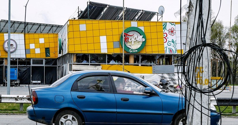 Zniszczony supermarket w Irpieniu / 	Jakub Kamiński    /East News