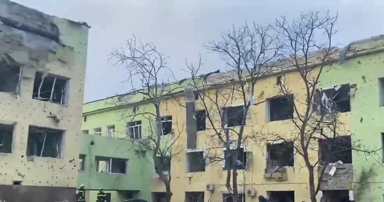 Zniszczony szpital w Mariupolu