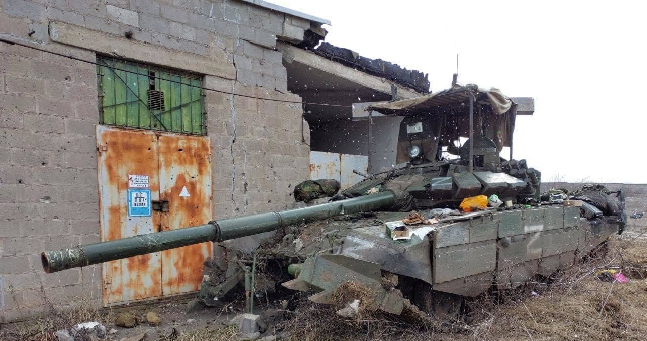 Zniszczony T-72B3 podczas walk wokół Mariupola /Wikipedia