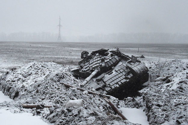 Zniszczony ukraiński czołg pod Debalcewem fot. Dominique Faget /AFP