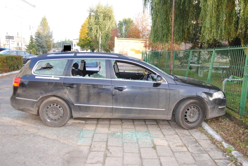 Zniszczony VW Passat /Informacja prasowa