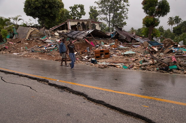 Zniszczonych zostało prawie 53 tys. domów /ORLANDO BARRIA /PAP/EPA