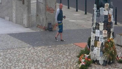 Zniszczył tablice w Muzeum Więzienia Pawiak. Szuka go policja