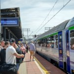 bilety Zniżki na pociągi PKP w 2026 roku. Kto i ile zaoszczędzi?