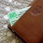 Zniżki w aptekach, sklepach i PKP. Wielu seniorów wciąż nie wie, że wystarczy 1 rzecz