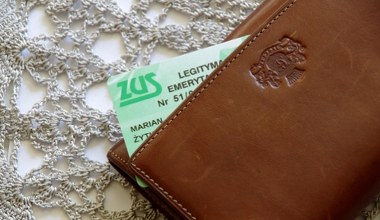 Zniżki w aptekach, sklepach i PKP. Wielu seniorów wciąż nie wie, że wystarczy 1 rzecz