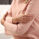 Znów nadchodzą mrozy. Jak dbać o siebie w czasie ochłodzenia? Zagrożenia i objawy hipotermii