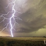 Znów nadciągają burze, możliwy grad. IMGW ostrzega 