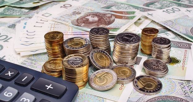 Znów zaczęliśmy wypłacać pieniądze z lokat bankowych /&copy;123RF/PICSEL