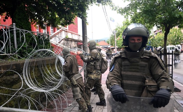 Znowu niespokojnie w Kosowie. Demonstranci zbierają się w Zveczanie