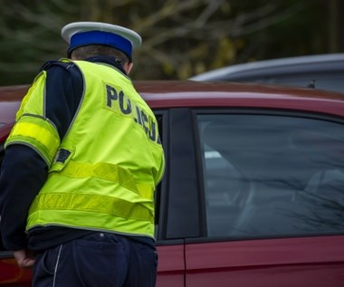 Znowu się zaczęło. Policjanci zatrzymują auta i zadają proste pytanie