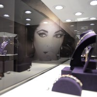 Biżuteria aktorki Elizabeth Taylor wystawiona na aukcji w Nowym Jorku