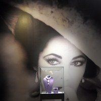 Biżuteria aktorki Elizabeth Taylor wystawiona na aukcji w Nowym Jorku
