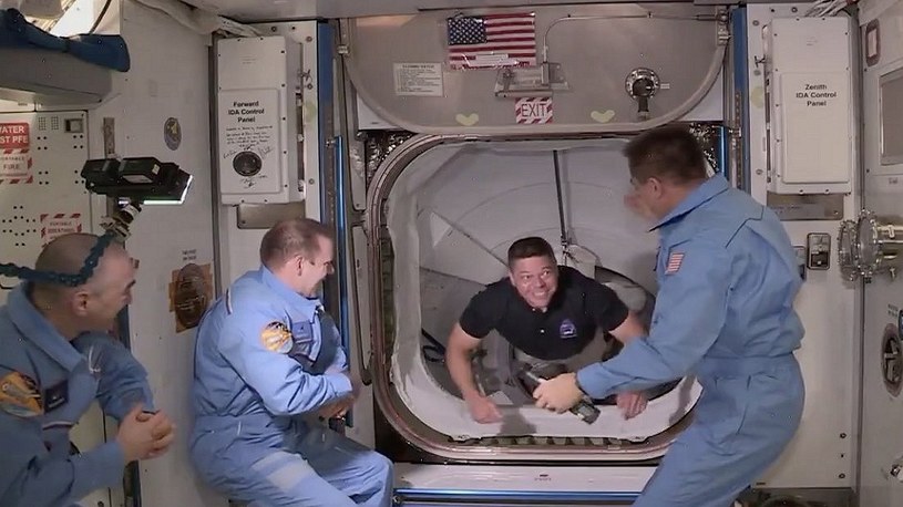Zobacz, jak amerykańscy astronauci witają się z załogą kosmicznego domu [FILM] /Geekweek