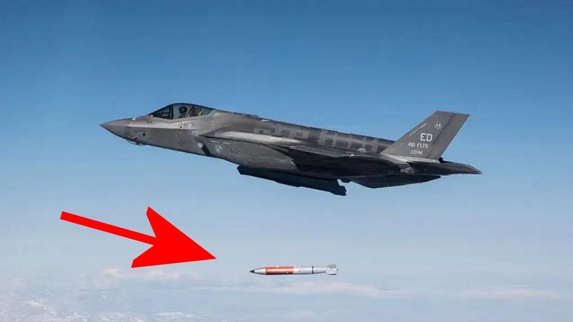 Zobacz, jak myśliwiec F-35 pierwszy raz zrzuca bombę atomową nowej generacji [FILM] /Geekweek