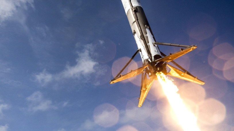 Zobacz, jak pięknie wyglądało lądowanie rakiety Falcon na... lądzie [WIDEO] /Geekweek