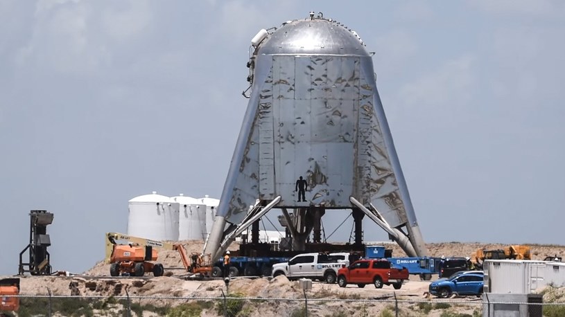 Zobacz, jak prototyp statku Starship od SpaceX skoczy na wysokość 200 metrów /Geekweek