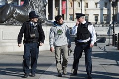 Zobacz, jak wyglądają posągi w Londynie po akcji Greenpeace
