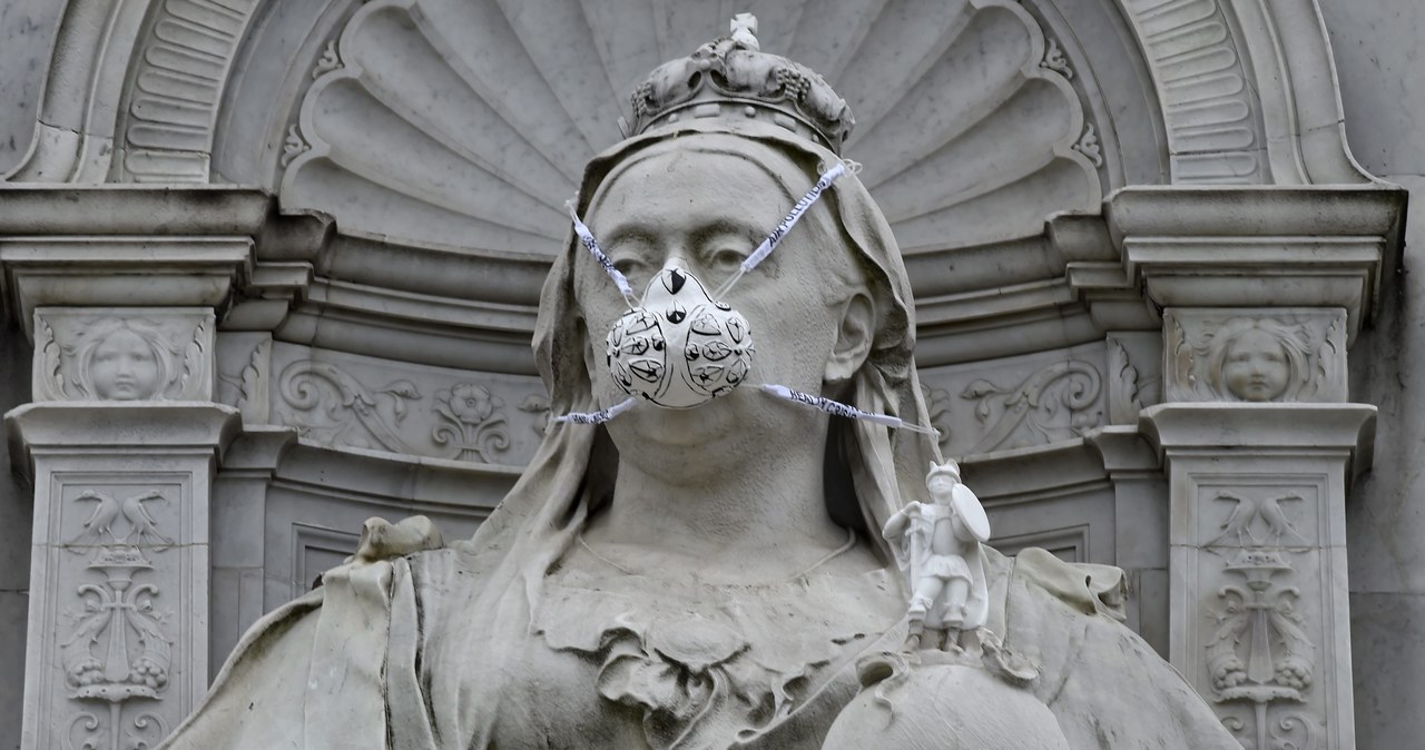 Zobacz, jak wyglądają posągi w Londynie po akcji Greenpeace