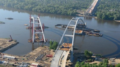 Zobacz montaż gigantycznego przęsła mostu w Toruniu
