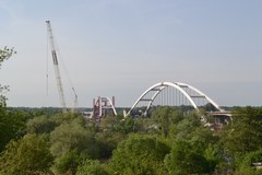 Zobacz montaż gigantycznego przęsła mostu w Toruniu