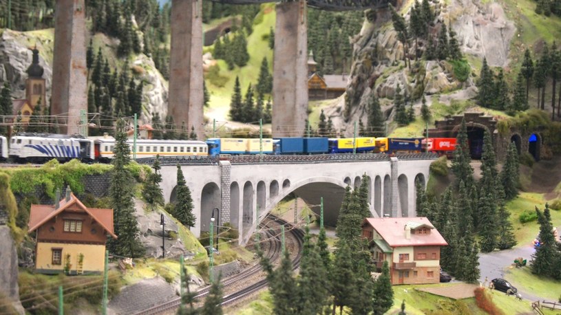 Zobacz najciekawsze makiety kolejowe na świecie. Na zdjęciu Park Miniatur Wunderland /123RF/PICSEL