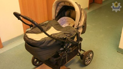 Zobacz wózek i ubranka znalezionej w Gdyni kilkumiesięcznej dziewczynki