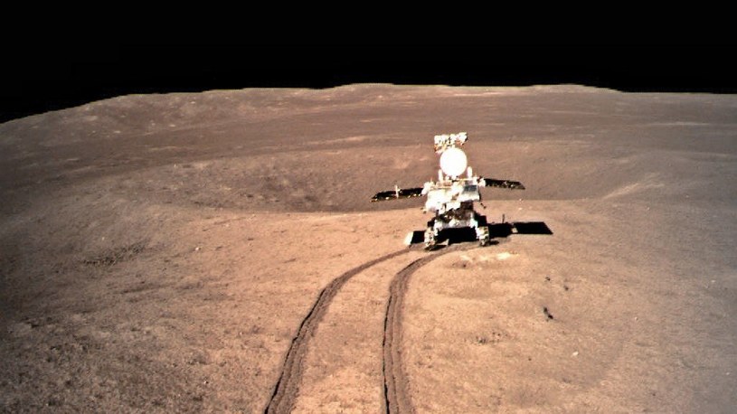 Zobaczcie, jak chiński łazik Yutu-2 zaczął eksplorować powierzchnię Księżyca /Geekweek
