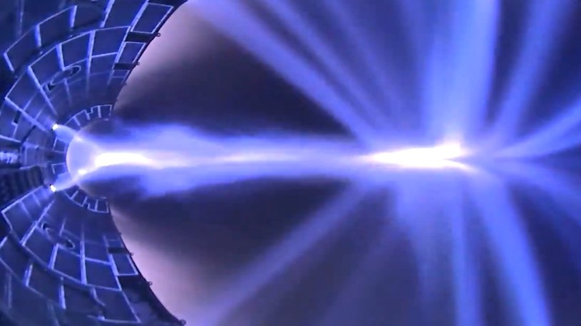 Zobaczcie spektakularny obraz z kamery w osłonie ładunku rakiety Falcon Heavy /Geekweek