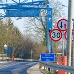 Zobaczył znak D-5, a potem musiał wycofywać. Wielu kierowców wciąż go myli