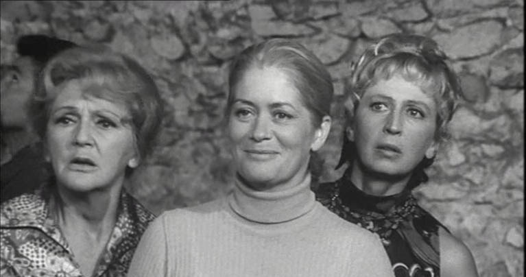 Zofia Niwińska, Alina Janowska i Halina Kossobudzka w serialu "Podróż za jeden uśmiech" (1972) /materiały prasowe