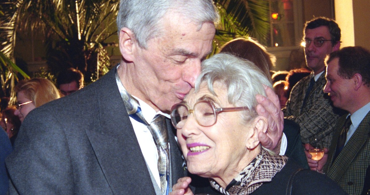 Zofia Rysiówna i Adam Hanuszkiewicz. Warszawa, 07.04.1995. Jubileusz 50-lecia pracy artystycznej Adama Hanuszkiewicza /Marek Szymanski / Forum /Agencja FORUM