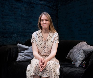 Zofia Wichłacz Wichłacz debiutowała rolą "Biedronki" w "Mieście 44" Jana Komasy, zdobywając za swoją kreację Polską Nagrodę Filmową Orzeł w kategorii "Odkrycie roku" oraz Złote Lwy za najlepszą pierwszoplanową rolę kobiecą na Festiwalu Filmowym w Gdyni.

Odbierając statuetkę na festiwalu w Gdyni, Wichłacz została najmłodszą aktorką w historii imprezy, wyróżnioną nagrodą za najlepszą pierwszoplanową rolę kobiecą.
Młodziutka debiutantka, której występ w superprodukcji Jana Komasy zachwycił widzów i krytyków, poprawiła wyczyn dotychczasowej rekordzistki - Magdaleny Cieleckiej (uhonorowana w wieku 23 lat za rolę w filmie "Pokuszenie") i zdobyła gdyńskie laury, mając zaledwie 19 lat.

W 2015 roku Wichłacz zadebiutowała na teatralnej scenie w spektaklu Teatru Polonia "Porozmawiajmy po niemiecku". Monodram powstał na podstawie pamiętnika nastolatki Hanny Zach, której młodość przypadła na czas niemieckiej okupacji.  

- Hania to kompletnie inna postać niż "Biedronka". Jest wręcz jej przeciwieństwem. Jej filozofia życiowa brzmi: "Chcę żyć. To są moje lata młodości. Nie godzę się na wojnę. Będę czerpać z życia pełnymi garściami". Hania nie chciała zostać sanitariuszkę, czy ofiarnie pójść na czołg. Była skupiona na sobie - mówiła Wichłacz.