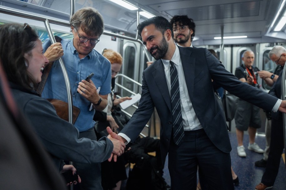 Zohran Mamdani chce wprowadzić darmowe autobusy /	OLGA FEDEROVA /PAP/EPA