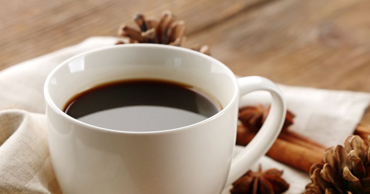 Żołędziówka, którą pijano w czasach II wojny światowej, wraca do łask. /pixelshot /Canva Pro