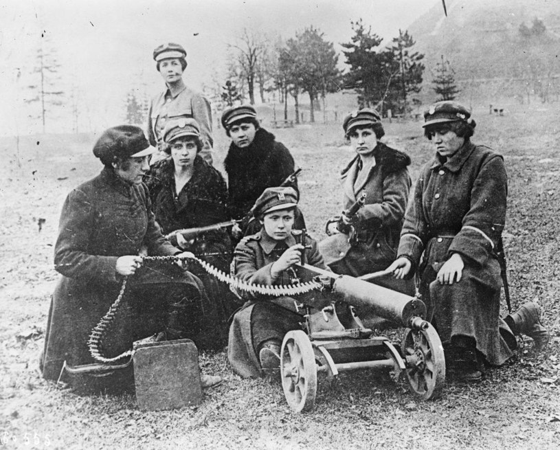 Żołnierki Ochotniczej Legii Kobiet na zdjęciu z 1920 roku /domena publiczna